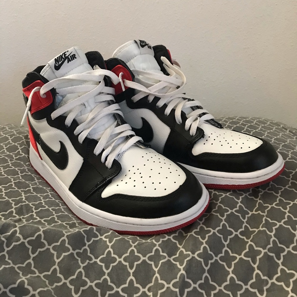 Women’s Jordan 1 Satin Black Toe